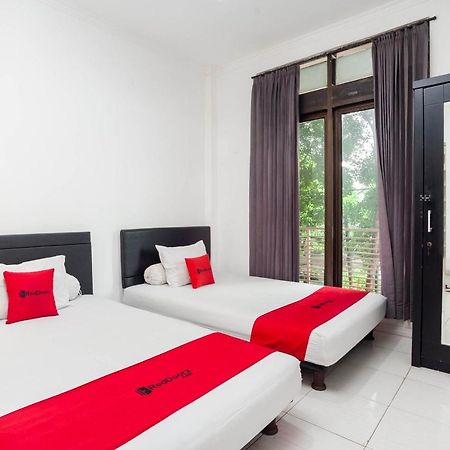 Reddoorz Syariah Near Grand Galaxy Park Hotel Ceger Екстериор снимка