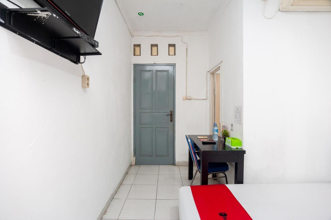 Reddoorz Syariah Near Grand Galaxy Park Hotel Ceger Екстериор снимка
