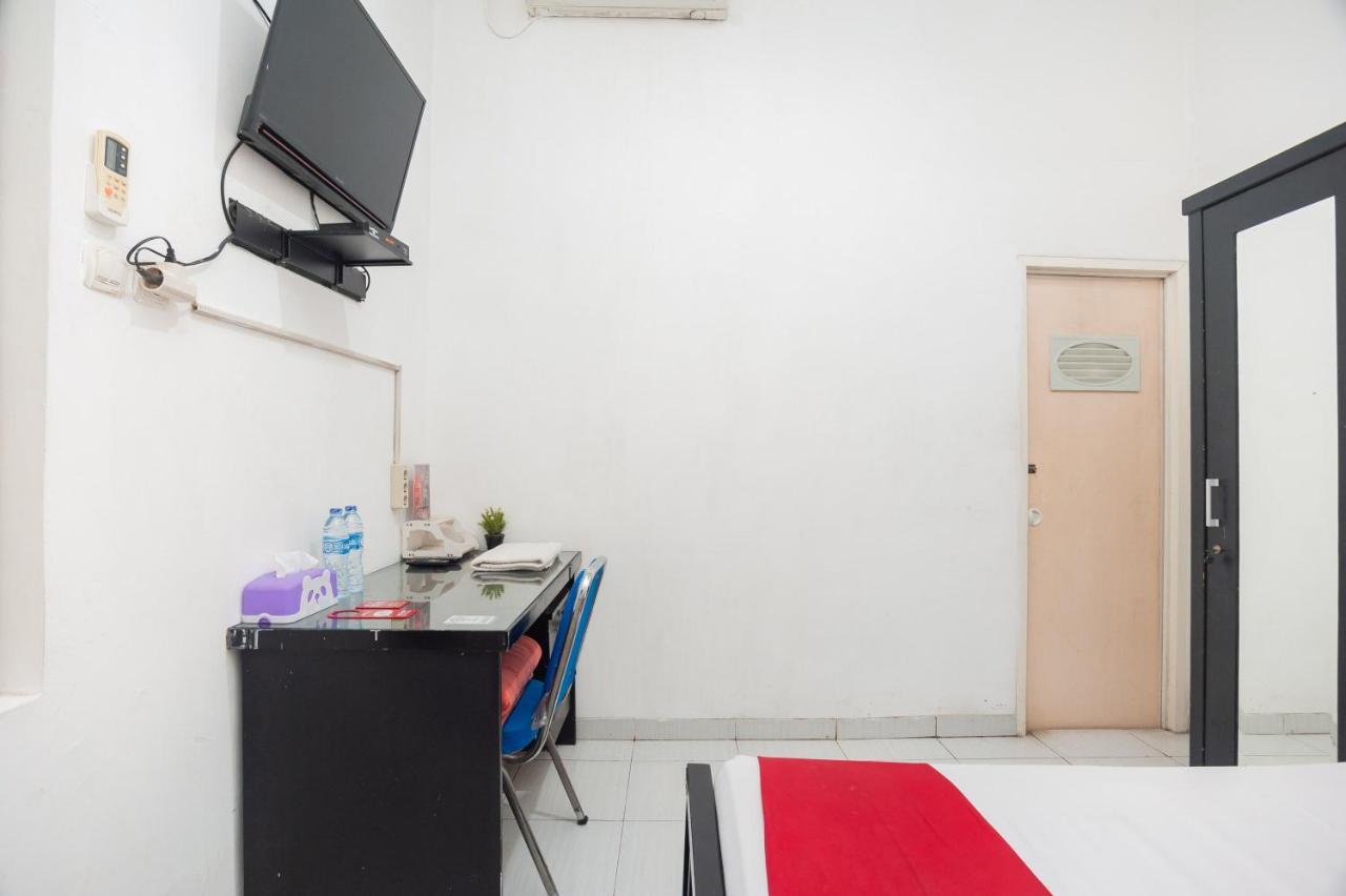 Reddoorz Syariah Near Grand Galaxy Park Hotel Ceger Екстериор снимка