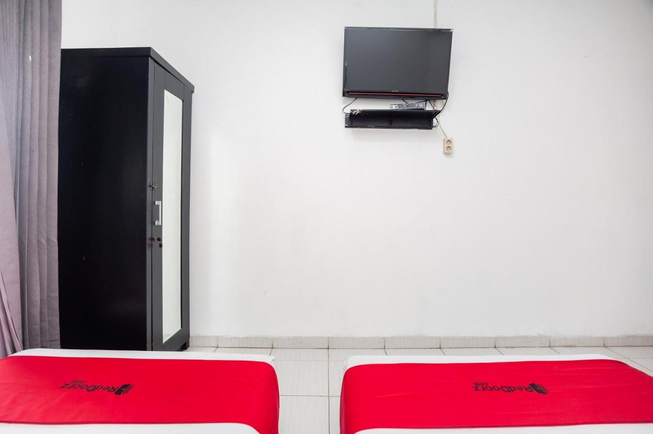 Reddoorz Syariah Near Grand Galaxy Park Hotel Ceger Екстериор снимка