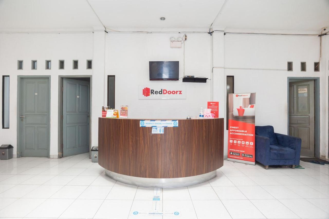 Reddoorz Syariah Near Grand Galaxy Park Hotel Ceger Екстериор снимка
