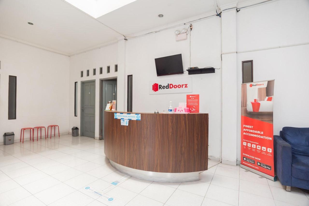 Reddoorz Syariah Near Grand Galaxy Park Hotel Ceger Екстериор снимка