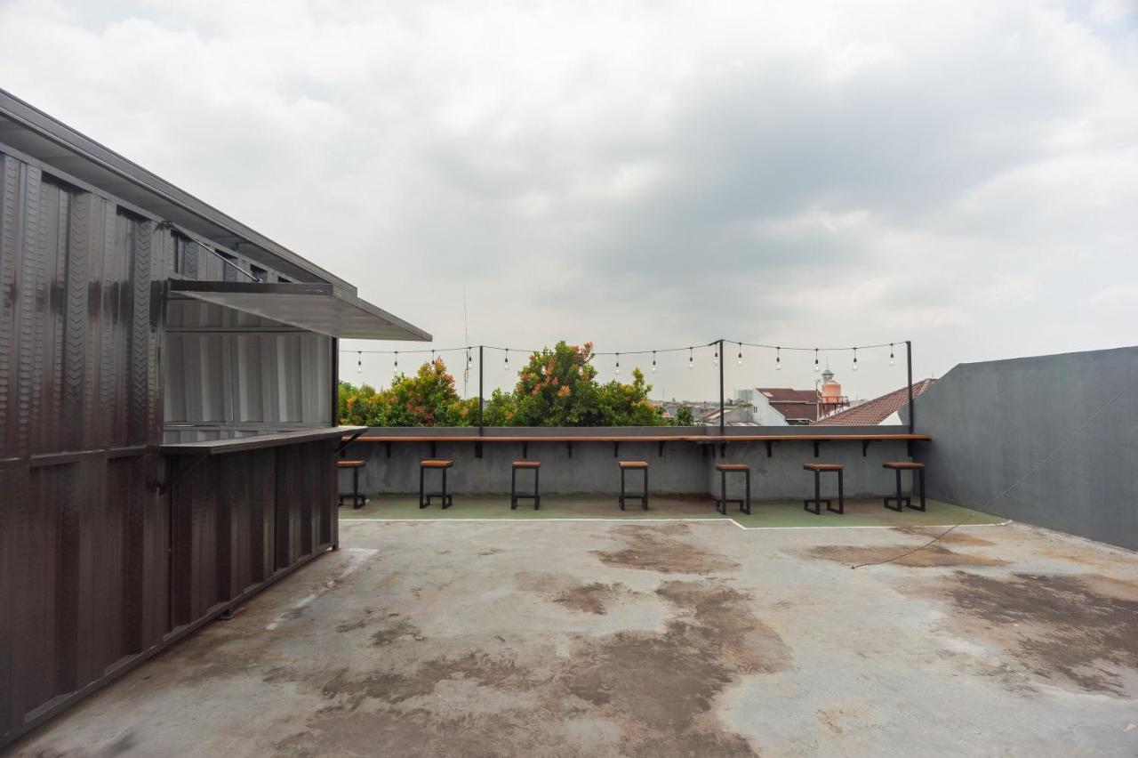 Reddoorz Syariah Near Grand Galaxy Park Hotel Ceger Екстериор снимка